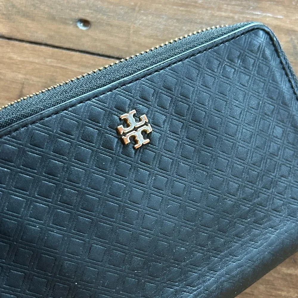 Tory Burch Embossed Marion Black Quilted Wallet Wristlet